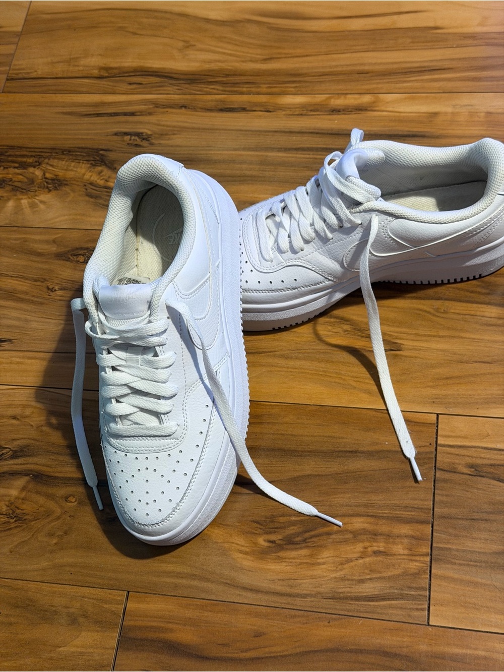 Women’s White Low-Top Athletic Sneakers - Classic Casual Style Size 9